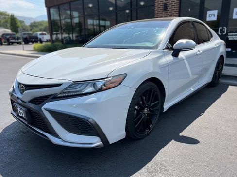 Used 2022 Toyota Camry XSE FWD image 8