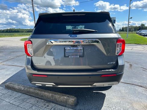 Used 2022 Ford Explorer XLT w/ Equipment Group 202A image 4
