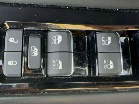 Used 2022 Jeep Grand Cherokee Overland w/ Luxury Tech Group IV image 14