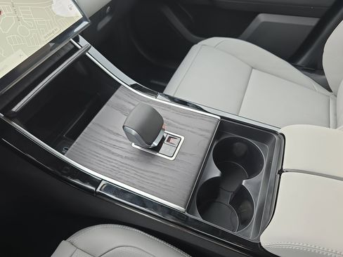 New 2026 Land Rover Range Rover Velar Dynamic SE image 25