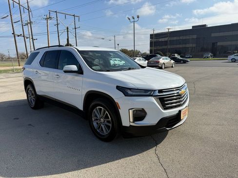 Used 2023 Chevrolet Traverse LT image 7