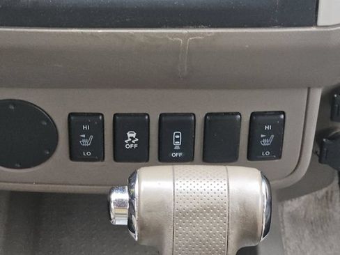 Used 2015 Nissan Frontier SV w/ SV Value Truck Package RWD image 18