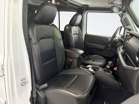 Used 2022 Jeep Wrangler Unlimited Sahara w/ Dual Top Group image 17