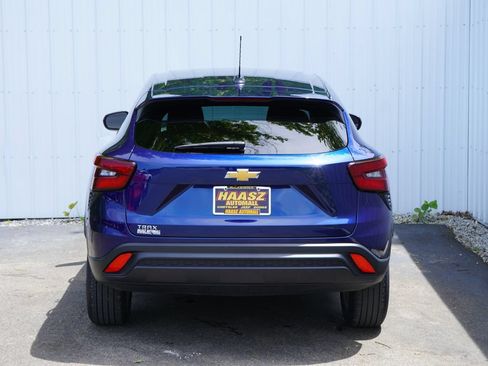 Used 2024 Chevrolet Trax LS w/ LS Convenience Package FWD image 5