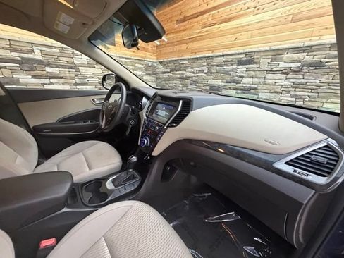 Used 2018 Hyundai Santa Fe SE AWD/4WD image 11