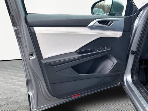 Used 2025 Volkswagen Taos SE image 23