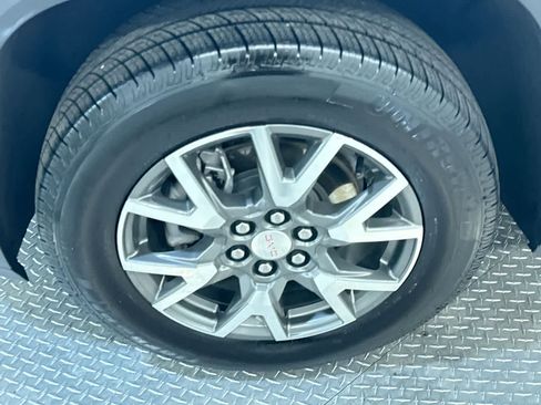 Used 2023 GMC Acadia SLE w/ Driver Convenience Package image 10