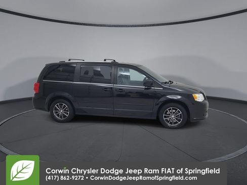 Certified 2017 Dodge Grand Caravan SXT image 3