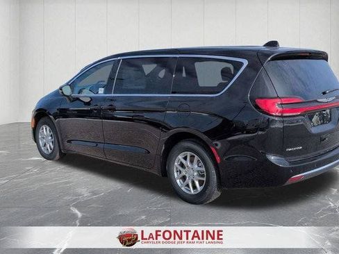 New 2026 Chrysler Pacifica Select FWD image 3