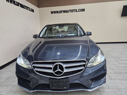 Used 2014 Mercedes-Benz E 550 4MATIC Sedan image 3