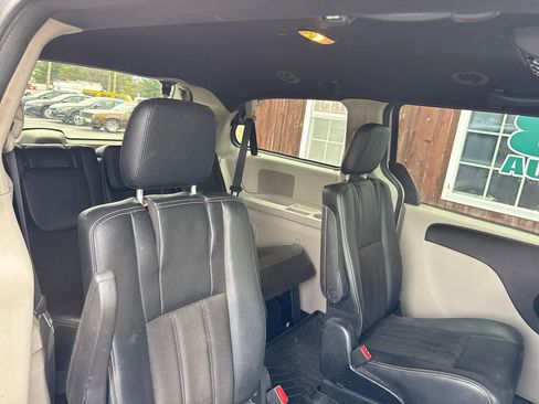 Used 2020 Dodge Grand Caravan SXT FWD image 12