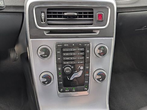 Used 2017 Volvo V60 T5 Premier w/ Convenience Package image 31