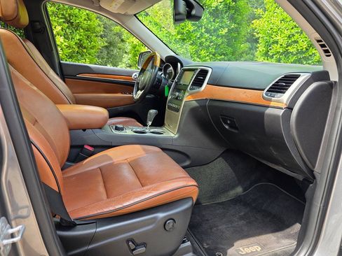 Used 2013 Jeep Grand Cherokee Overland AWD/4WD image 36
