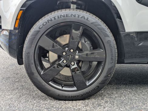 New 2026 Land Rover Defender 110 X-Dynamic SE image 10