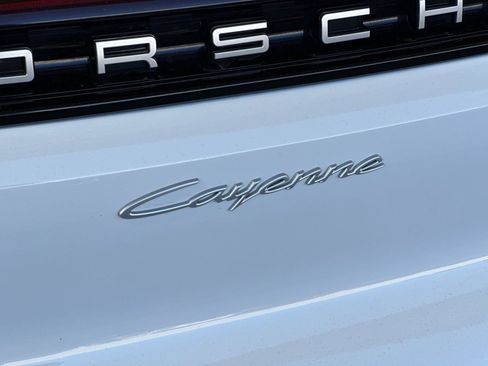 Certified 2025 Porsche Cayenne AWD/4WD image 35