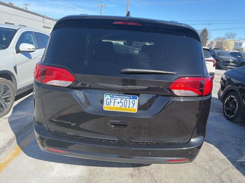 Used 2019 Chrysler Pacifica Touring-L Plus w/ Advanced Safetytec Group image 7