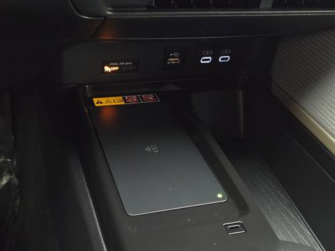 Used 2025 Toyota Camry SE w/ Multimedia Upgrade Package FWD image 20