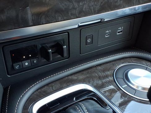 Used 2024 Nissan Armada Platinum w/ Captain's Chairs Package image 22