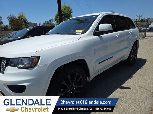 Used 2019 Jeep Grand Cherokee Altitude RWD image 4