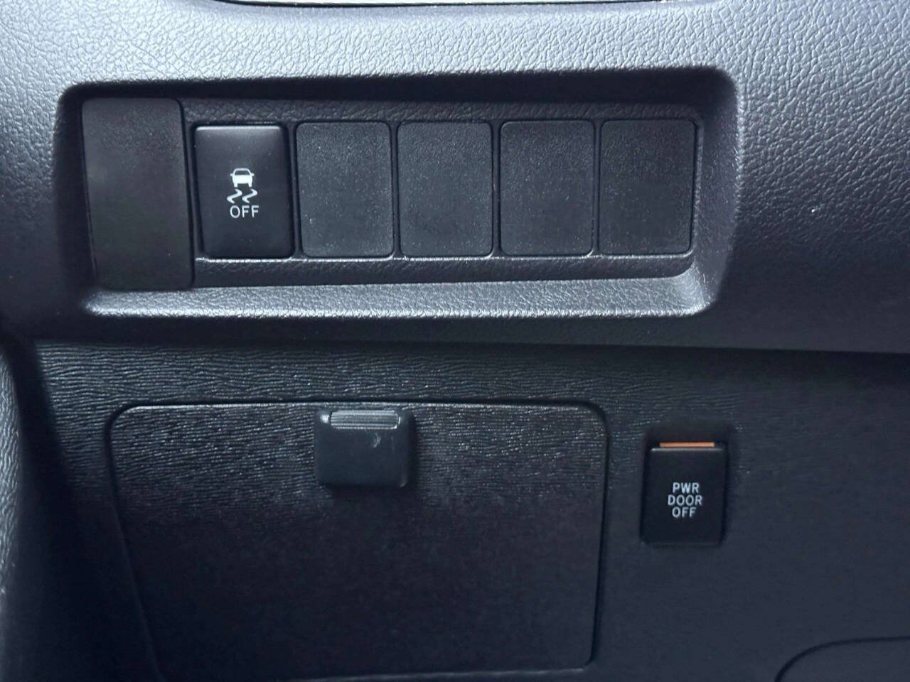 Used 2015 Toyota Sienna SE FWD image 26