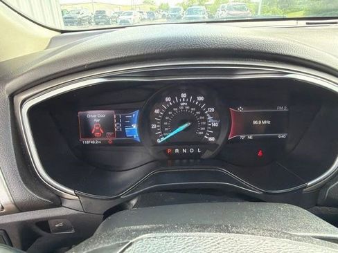 Used 2019 Ford Fusion SE FWD image 15