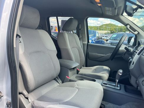 Used 2012 Nissan Frontier SV w/ SV Premium Utility Pkg image 18