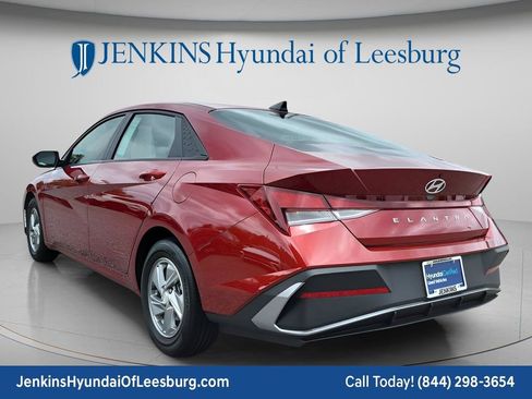 Certified 2024 Hyundai Elantra SE FWD image 6