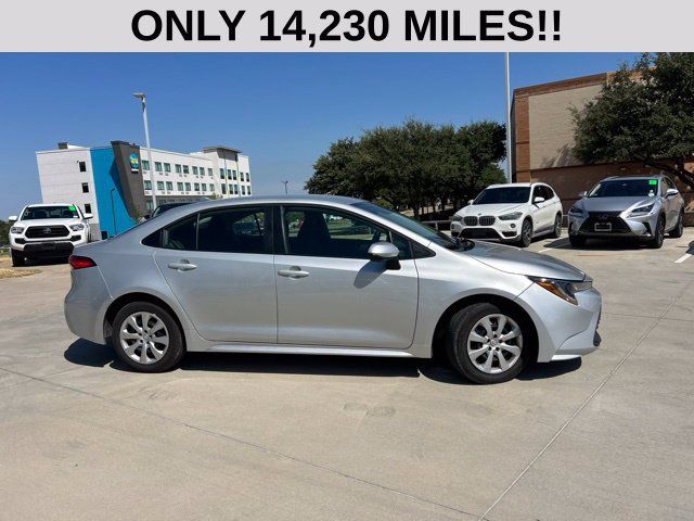 Used 2026 Toyota Corolla LE FWD image 2