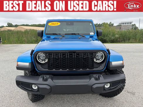 Used 2025 Jeep Gladiator Sport AWD/4WD image 9
