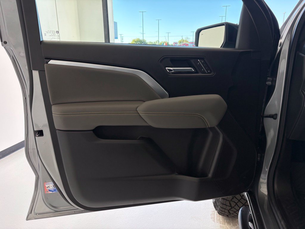 New 2026 Chevrolet Colorado ZR2 w/ Technology Package AWD/4WD image 25