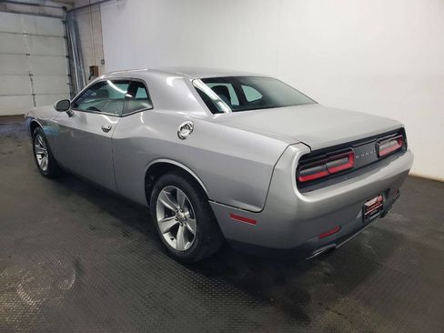 Used 2017 Dodge Challenger SXT image 5