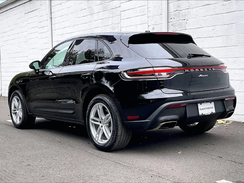 Certified 2023 Porsche Macan AWD/4WD image 3