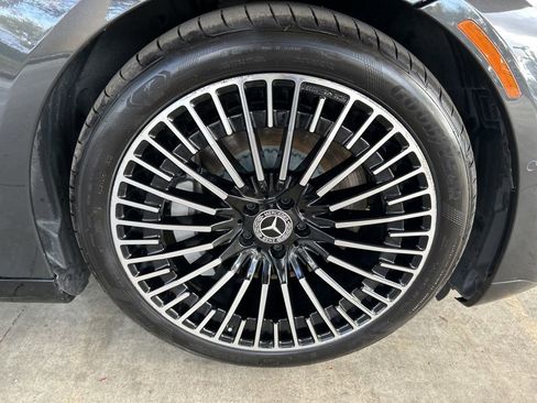 Used 2022 Mercedes-Benz EQS 450+ Sedan w/ Exclusive Trim Package image 21