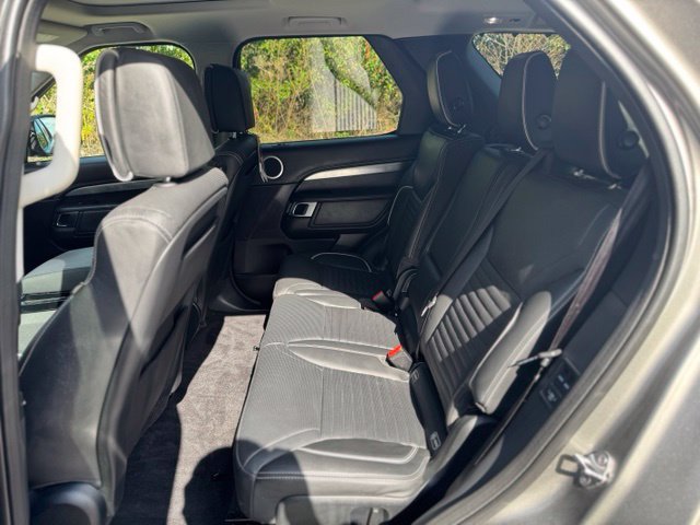Used 2017 Land Rover Discovery First Edition AWD/4WD image 13