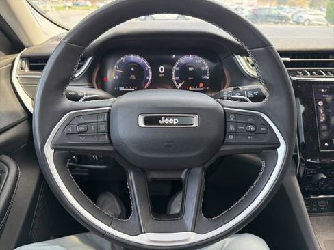 Used 2023 Jeep Grand Cherokee Laredo w/ Luxury Tech Group I image 11