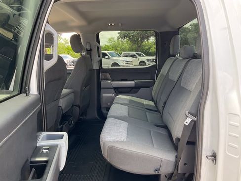 Certified 2025 Ford F250 XLT w/ Black Appearance Package AWD/4WD image 9