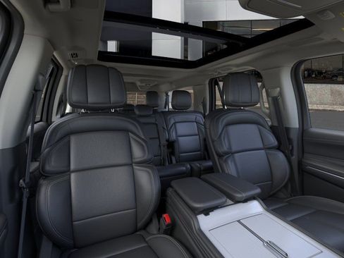 New 2026 Lincoln Navigator L Reserve AWD/4WD image 10