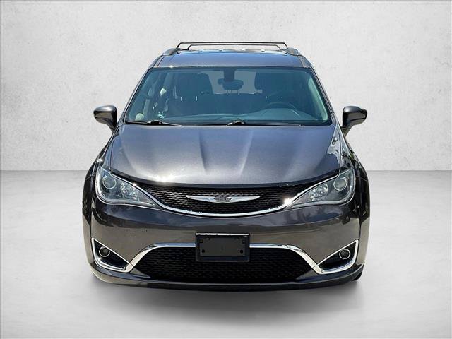 Used 2020 Chrysler Pacifica Touring-L FWD image 2