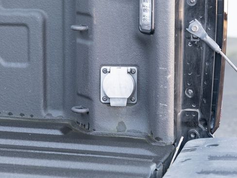 Used 2022 GMC Sierra 3500 Denali w/ Denali Black Diamond Edition image 30