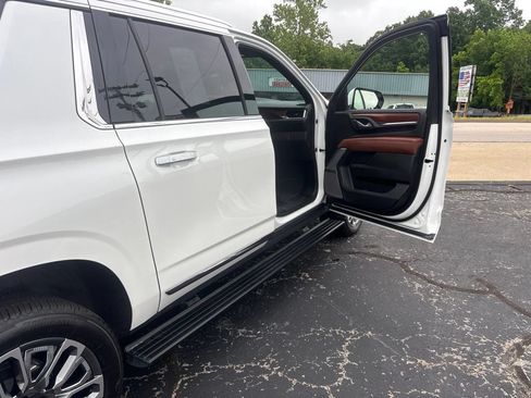 Used 2024 GMC Yukon XL Denali Ultimate AWD/4WD image 8
