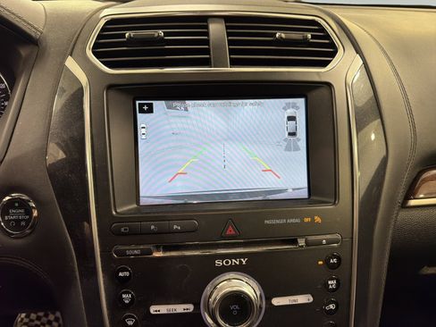 Used 2018 Ford Explorer Platinum AWD/4WD image 19