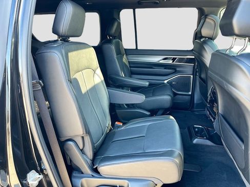 Used 2025 Jeep Wagoneer Series II image 22