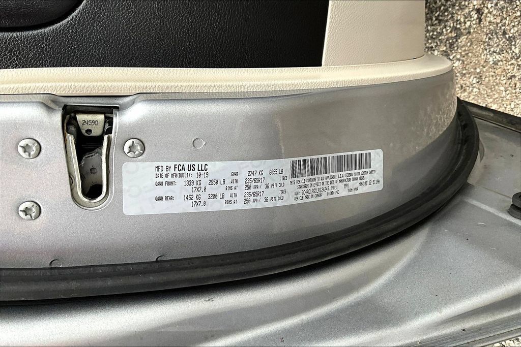 Used 2020 Chrysler Pacifica Touring w/ Advanced Safetytec Group FWD image 18