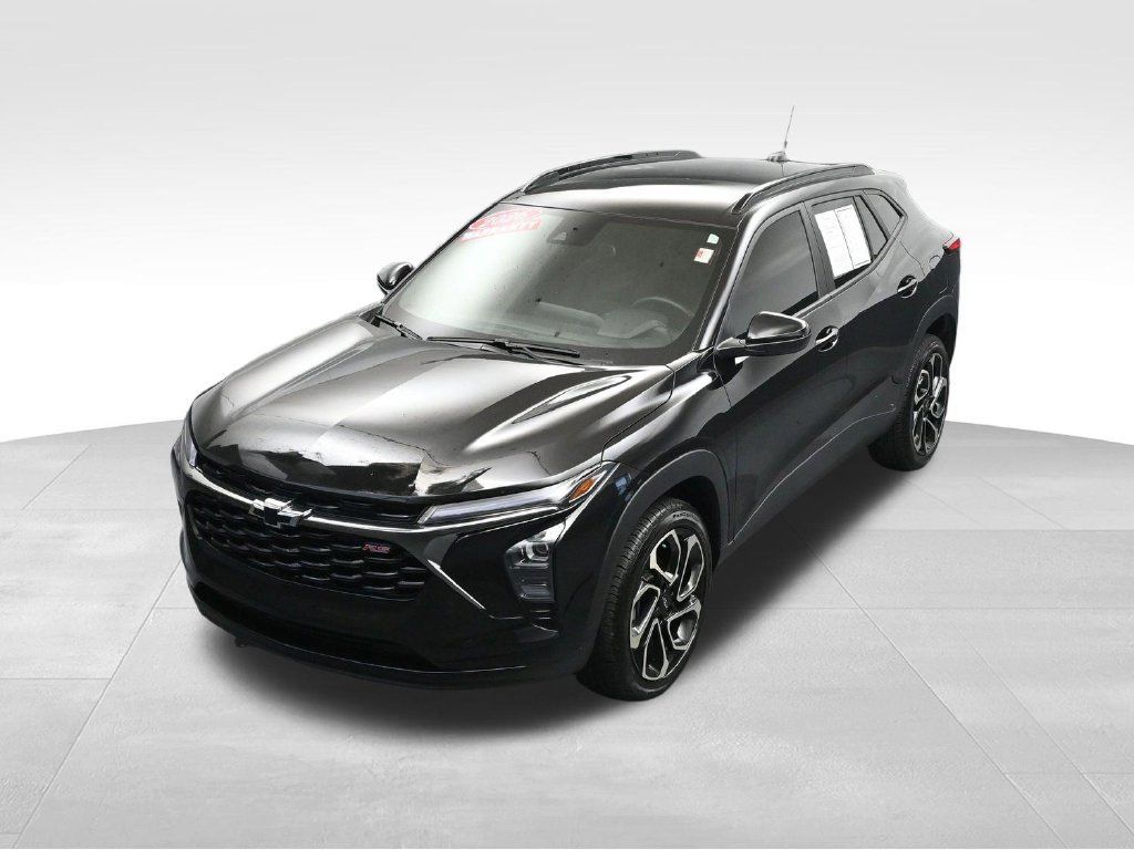 Used 2025 Chevrolet Trax RS w/ Driver Confidence Package FWD image 28