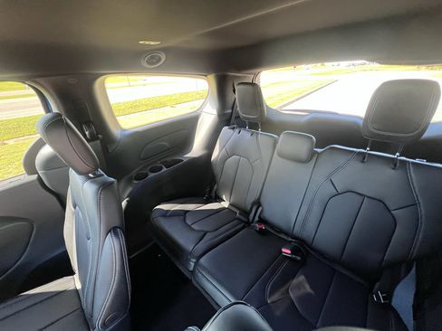 New 2026 Chrysler Pacifica Select w/ S Appearance Package image 17