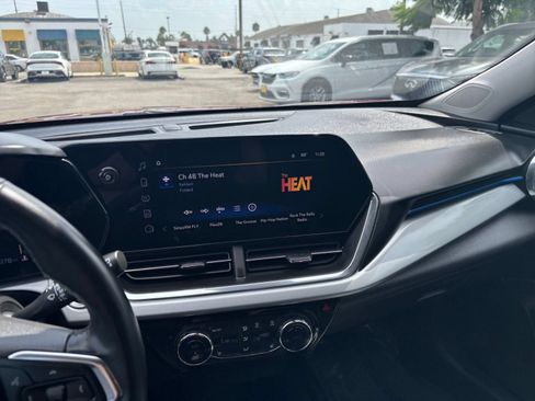 Used 2025 Chevrolet Trax LT w/ LT Convenience Package FWD image 14