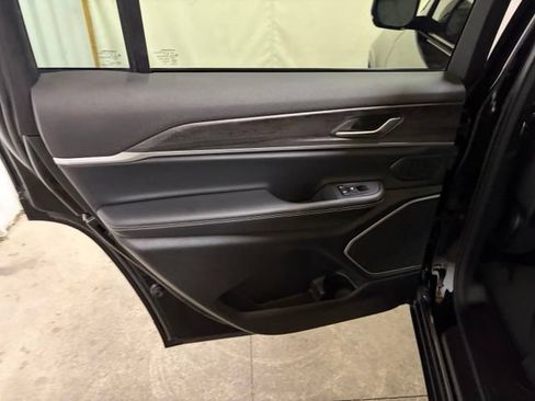 Used 2021 Jeep Grand Cherokee L Limited AWD/4WD image 29