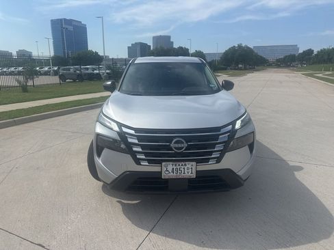 Used 2024 Nissan Rogue S FWD image 2