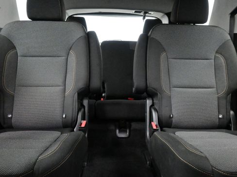 Used 2020 Chevrolet Traverse LT image 16