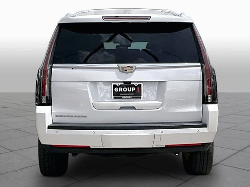 Used 2020 Cadillac Escalade Premium Luxury RWD image 5